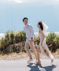 在洱海拍婚纱照是种享受,拍摄当天天气不好,摄影师改到了第二天