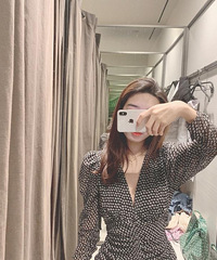 买菜路过Zara逛了逛,试了两条最近很火的裙子