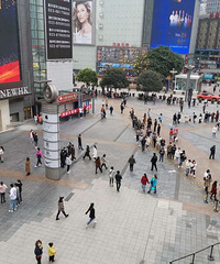 大家都出去逛街了吗?今天的北城天街好多人