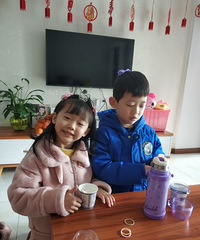 哈哈,我家小妹儿给自己重新取了名字,大名王马马,小名王熊猫