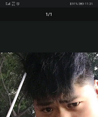 �Ҹ�Ů����һ��������У�Ħ�ã���������ұ���һ���ӣ��ұ�����