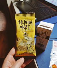 罗森的蜂蜜黄油扁桃仁,吃完一包我回购一箱