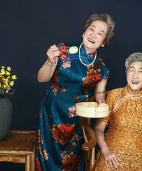 带90岁外婆80岁婆婆拍照,她们笑得像小孩儿