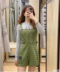 这个牌子衣服一杯咖啡钱就可买到!款式也都好看