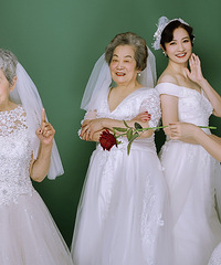 带90岁外婆80岁婆婆拍照,她们笑得像小孩儿