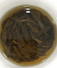 好几次发现在办公室泡的茶里有异物