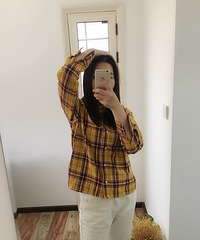 这件鹅黄色格子衬衣意外的好看,做工很精致