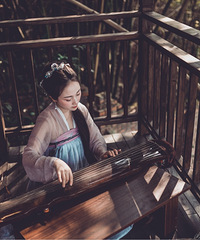 ȥ��ɽ��һ�麺����Բ�Լ���Ů����