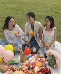 带上姐妹一起春游野餐吧