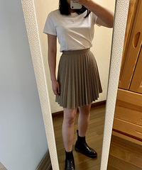 逛街买到了超好看的裙子和衣服,半裙特别显瘦哦!
