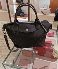 ��ȥ�¹�Է���ʱ��˳����Longchamp���˸�������