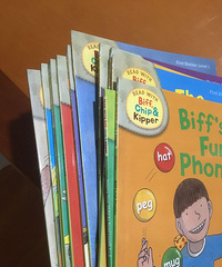 ѧǰ�������8������������Ӣ���Ķ�ͬʱ�����ˣ�������ѧͯ��