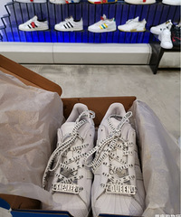 Adidas三叶草买一送一