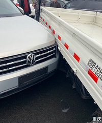 �ڳ����������ڼ��³���ײ����˭����