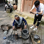 重庆街头偶遇补锅匠