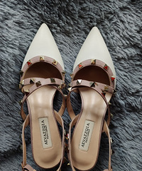 �����һ˫��Ь��ֵ���ߣ�����ȹ�Ӻ�������