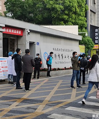 湖南开学第一天,防疫和保安人员比学生还多