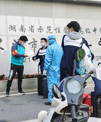 湖南开学第一天,防疫和保安人员比学生还多