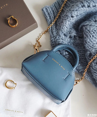 必须夸小CK这款mini包,巴掌大小可甜可盐