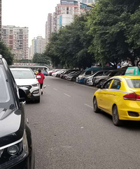 ��ӱ�·��ͣ�ĳ���·�µ�ʣһ���죬���ְ���ҹ��������ͣ����