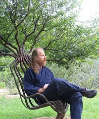 他花了10年,把椅子种了出来!而且卖出了2.5万元一把的高价!