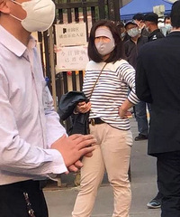 北京一老外强闯小区殴打保安