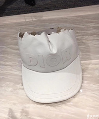 Dior出新品啦!破洞皮帽子,猜猜看多少钱?