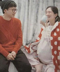 谢娜怀双胞胎的肚子好大