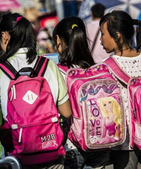 小学生书包推荐,下半年就读小学一年级了,一般都是背的什么书包