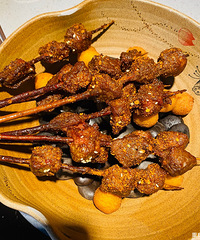我吃过最好吃的牛肉串居然是在这里,酥脆拇指包一口一个太安逸了