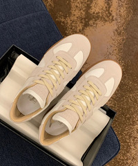 ���ı����һ˫����Ь���o�����ٴ������ƺ�һ�㶼������