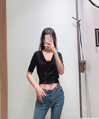 逛街试到很多看到好看的衣服,忍不住跟大家分享