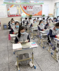 云升旗、学洗手……重庆毕业班同学们经历特殊的“开学第一课”