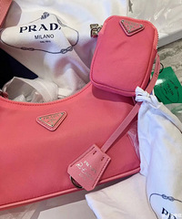Prada hobo ����һ���ҷۣ���Ů�ı���