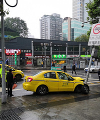 ��·��ϣ�����ſ�һ�����⳵ײ��·�ߵ�ˣ���ͷ������ȥ��