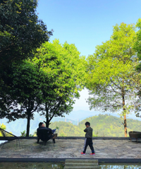 万盛新开的“宝藏”民宿,能看山景的大露台,还有100平的房间