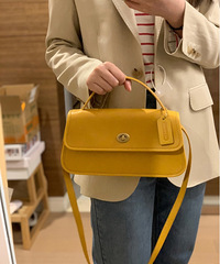 入手Coach新款clutch,质感超好!