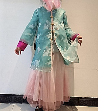 我家有一位古风小仙女,穿上刺绣裙简直太美了,凹造型绝不会输
