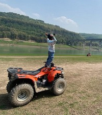 车程一个半小时就能到的基地,开山地车环岛,两三岁娃都能一起坐