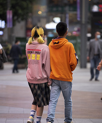 这才是最真实的重庆街拍吧,无滤镜,没拉腿……