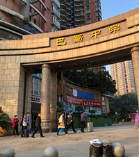 开学了,重庆中学生今天返校,两江南开校内还有专车接学生