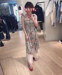 两年没有逛过的这个牌子,今天路过试了几款,发现竟然还不错
