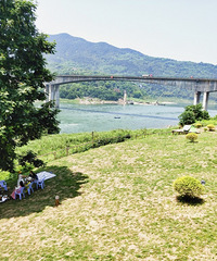 ժɣ�أ�����̤��Խ��ӣ��ż�������ĳ��������Լ�