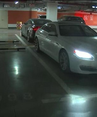 �������ϵ�һ�Ű��ӣ����ڿ��翪��ʱײ�ģ�ҵ��Ⱥ���飺ײ��ȥ