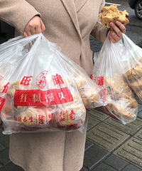 托同事的福终于吃到了很火的红糖馒头,个头比罗森的大一倍