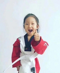 丧尽天良,后妈对一个四岁的孩子下这么重的手
