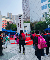 我绝对是亲妈,开学前让娃儿吃了两颗药拉了一夜