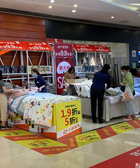 观音桥新世纪奥特莱斯1楼,小林特卖全场9.9元起