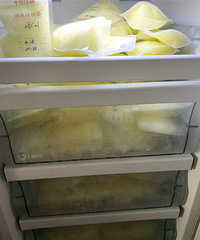 母乳存了一个冰柜已经放不下啦,有需要母乳的麻麻联系我