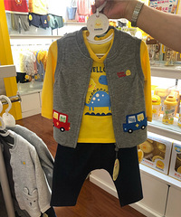 黄色小鸭打折划算惨啦!衣服3件4.9折,买了一大推
